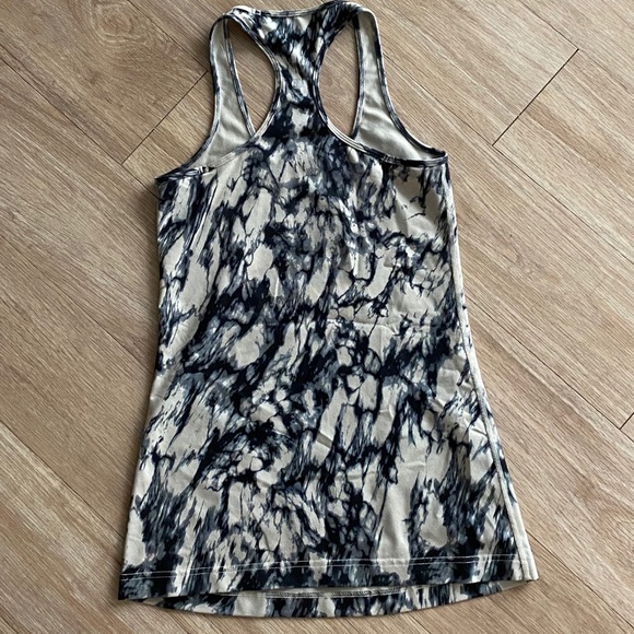 Lululemon Tank Size 8 - Picture 2 of 3